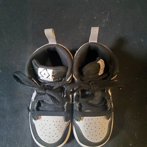 Jordans toddler size 7 - Picture 3 of 5